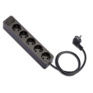   Famatel Földelt szerelt elosztó 1,5m-es vez., ötös, kapcsolóval, fekete, 16A-250V