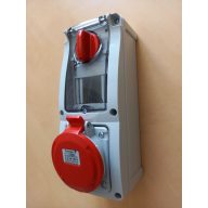 Famatel Szerelt ipari alj kapcsolóval 3P+N+F 32A 380V IP54