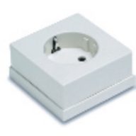 Famatel Földelt aljzat, falon kívüli, 16A-230V, fehér