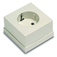 Famatel Földelt aljzat, falon kívüli, 16A-230V, krém